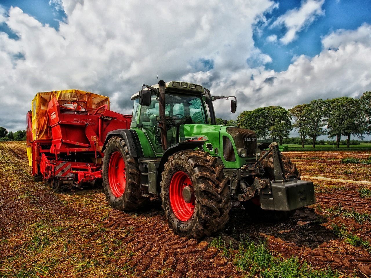 tractor-g7c49673ae_1280