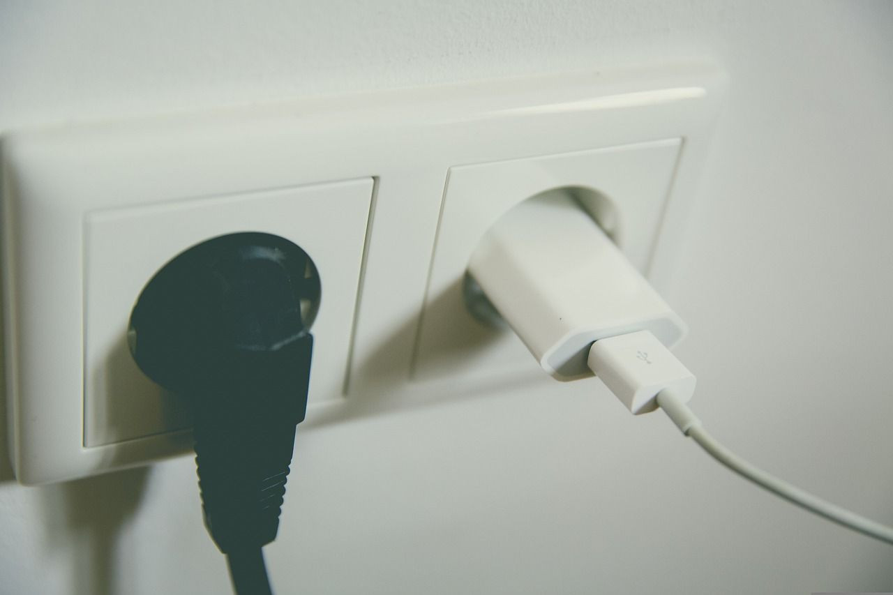 power-outlet-gd64bced58_1280