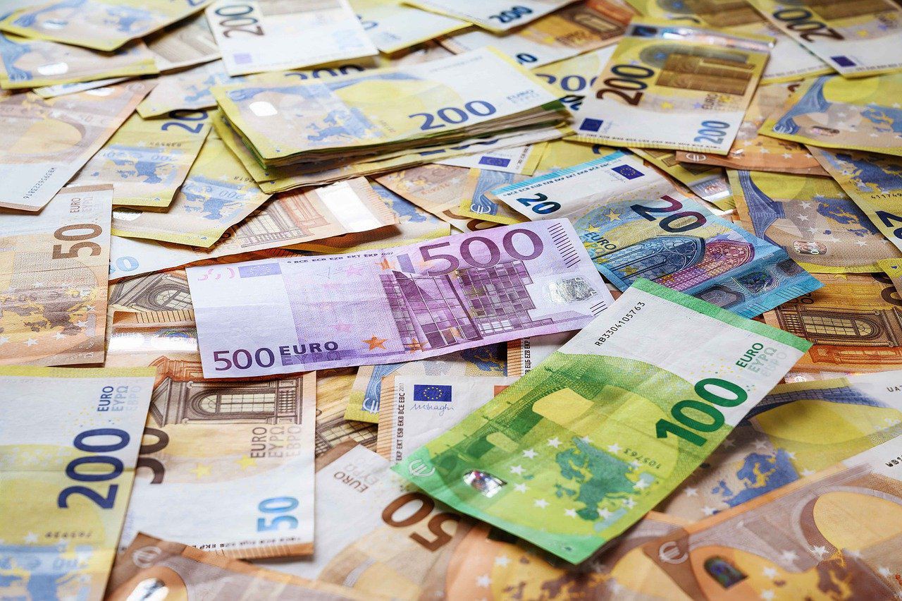banknotes-7850299_1280